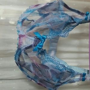 Freya Bras, beautiful feather decor