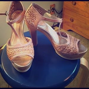 NIB Frye Kara Woven T strap heels