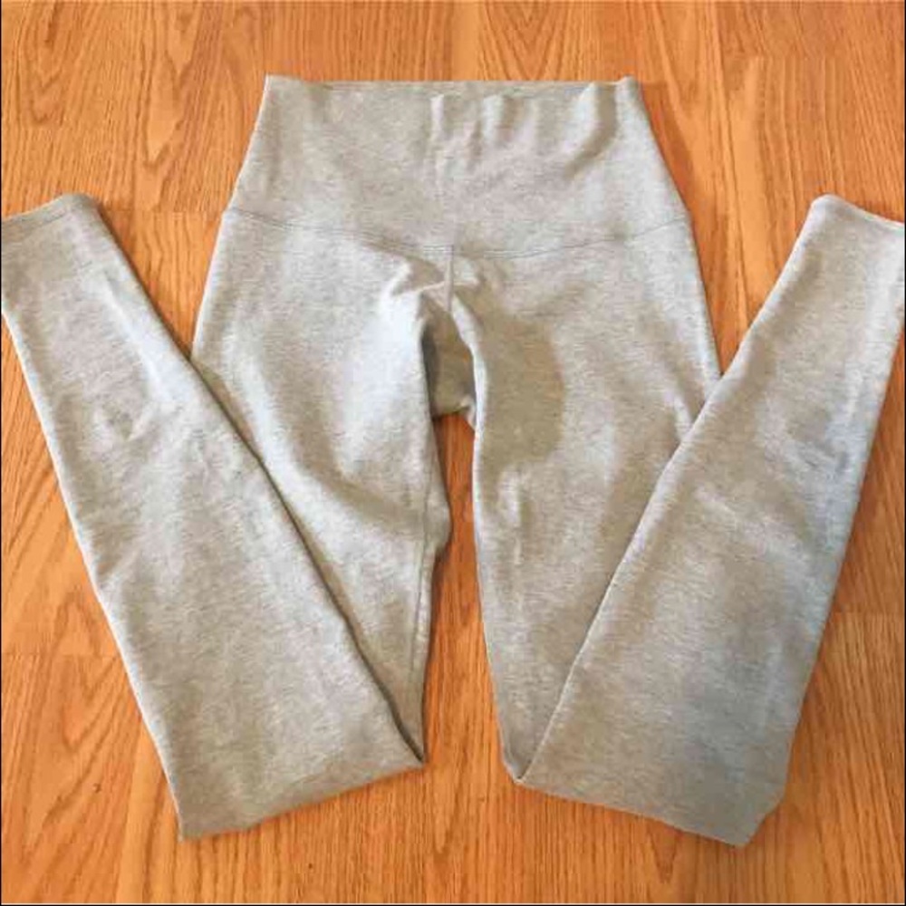SOLD LULULEMON WUP roll down *CT