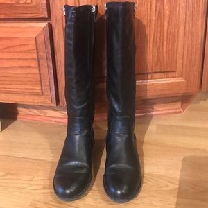 Basic black boot