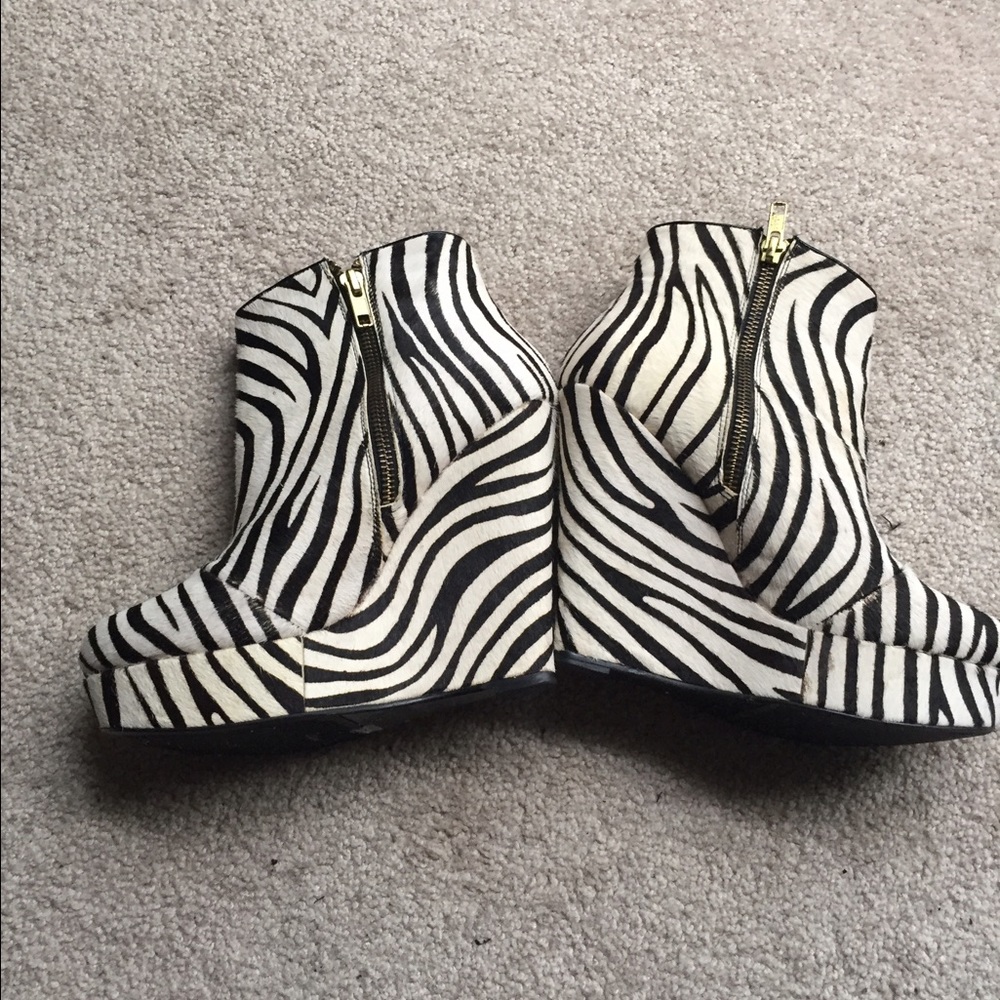 Aldo Wegde Boots zebra !  not new good conditions