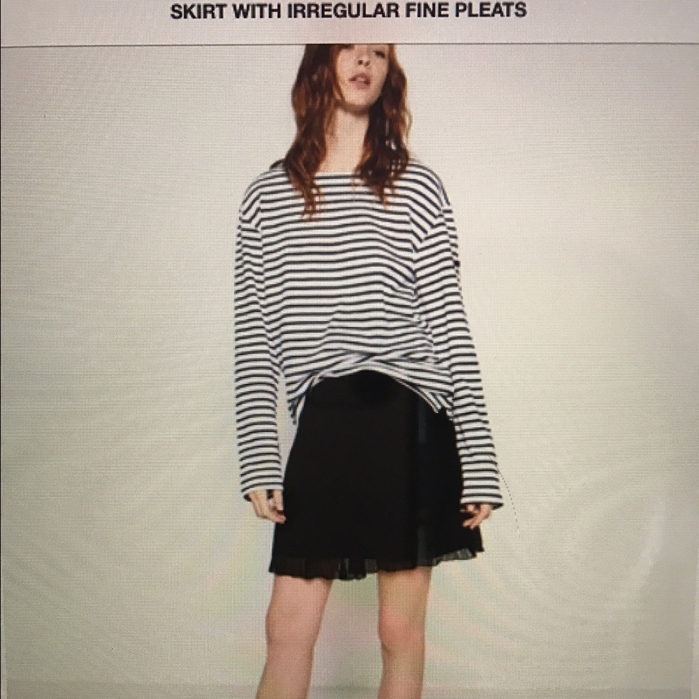 ZARA size XS black pleated skirt