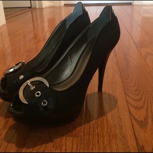 Gorgeous Guess black high heels!