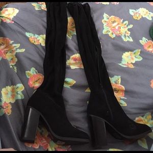 Knee high suade boots !