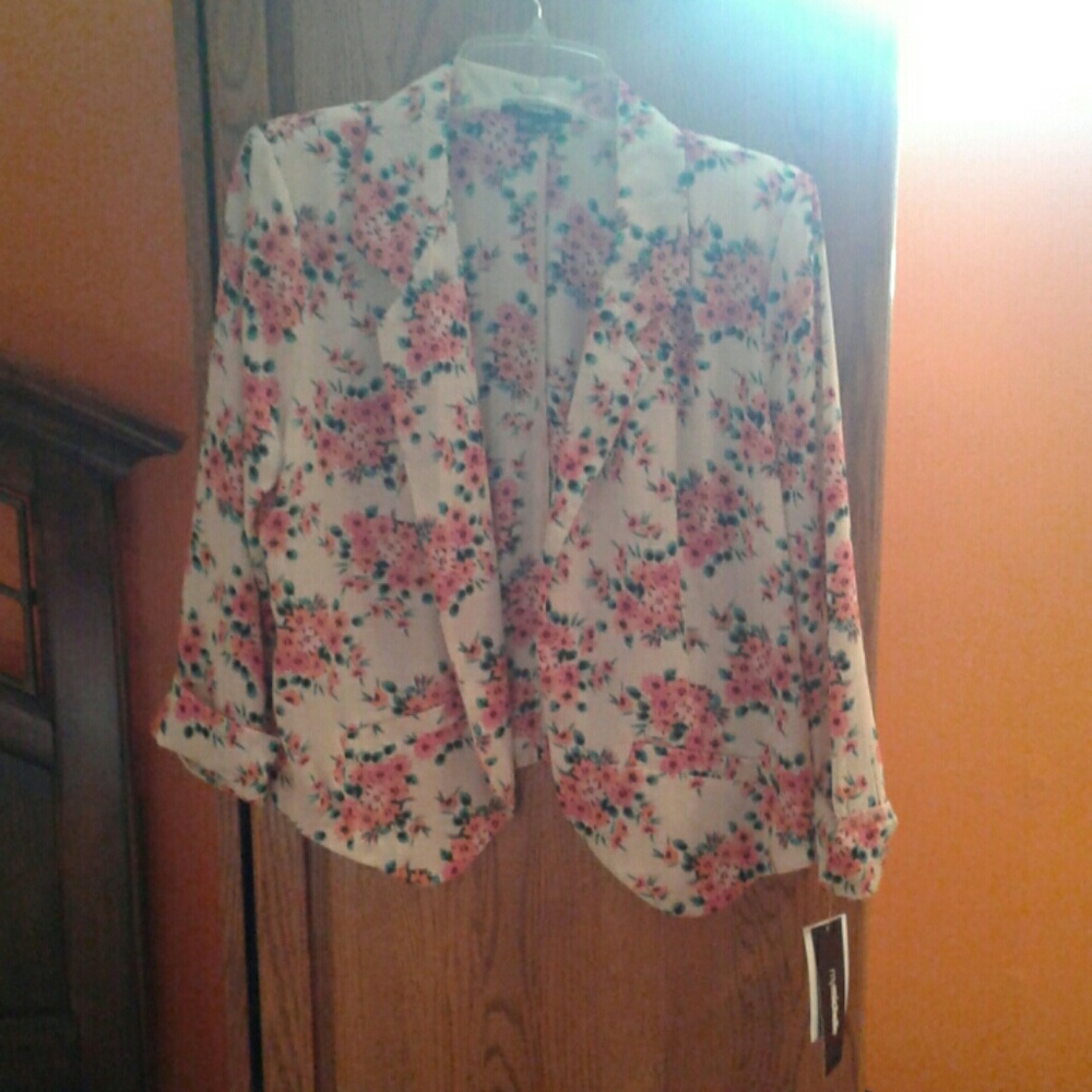 NWT Pink and cream floral blazer