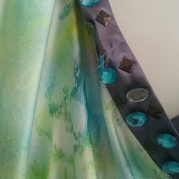 Top - Picture 2 of 3