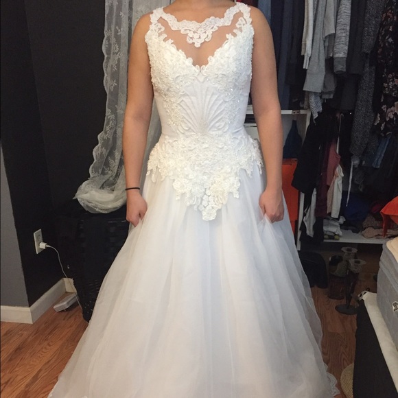 ✨WEDDING DRESS. PLEASE MAKE ANY OFFER✨ - Picture 4 of 8