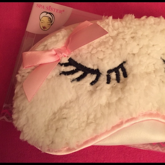 👸🏻Eye Lashes Sleep Mask👸🏻 - Picture 2 of 4