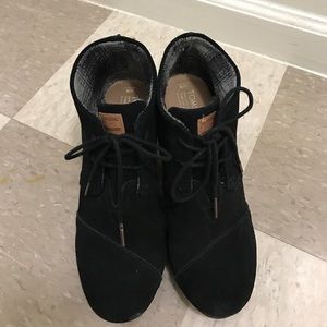 Women's Tom's black suede wedge booties