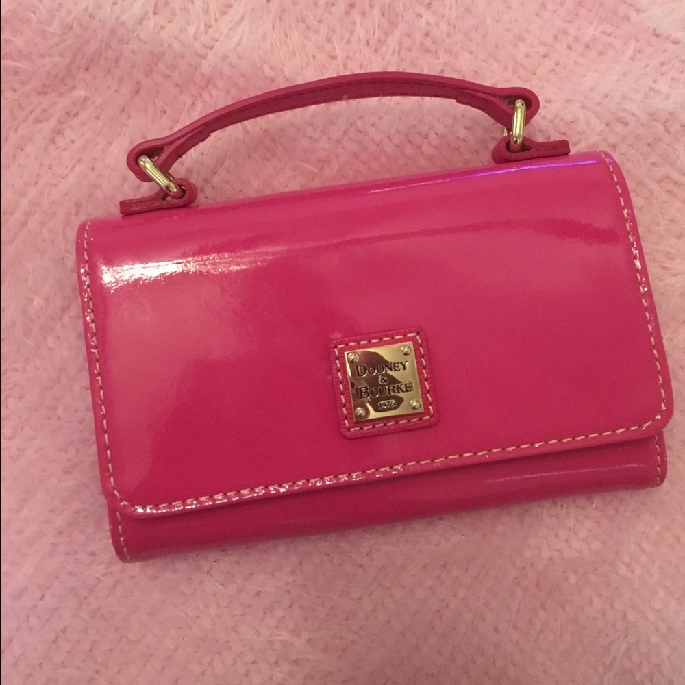 👛Dooney & Burke Patent Leather Crossbody Wrislet