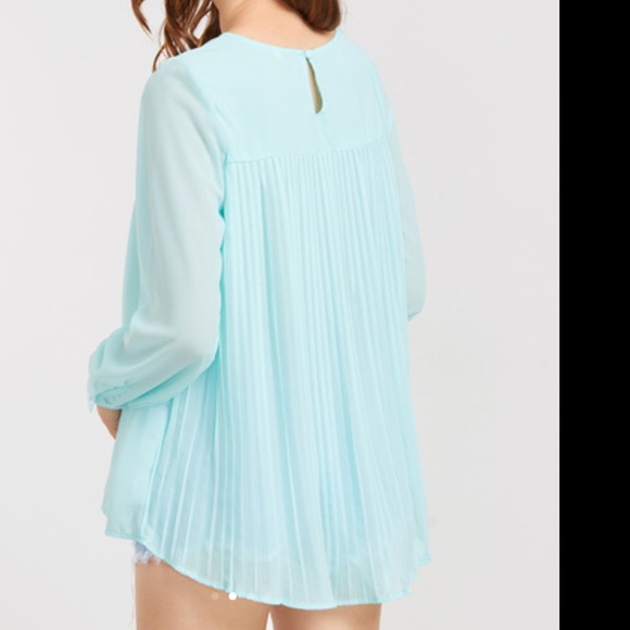 Pleated blouse - Picture 2 of 6