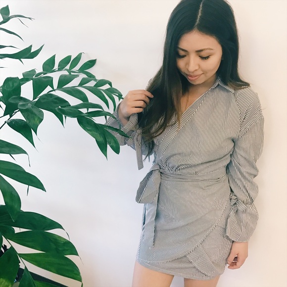 SALE ✨ Striped Long Sleeve Wrap Dress - Picture 2 of 4