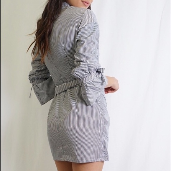 SALE ✨ Striped Long Sleeve Wrap Dress - Picture 4 of 4