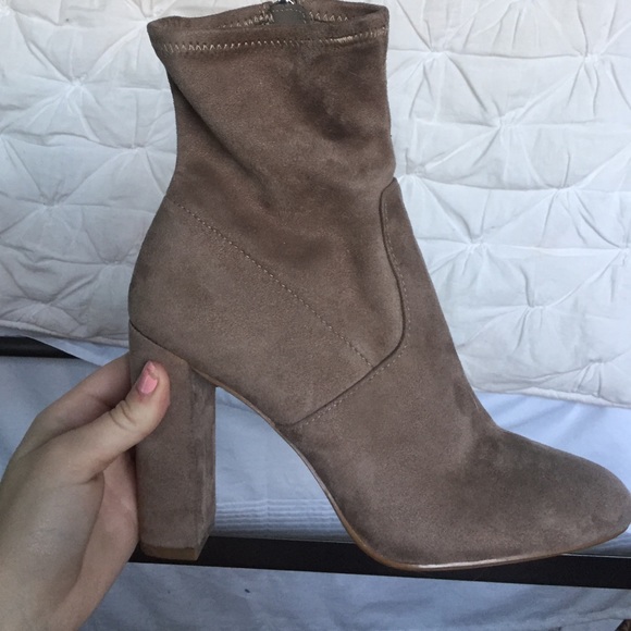 Steve Madden Taupe Suede Booties- like new - Picture 2 of 4