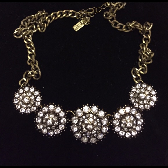 Jeweled statement necklace - Picture 1 of 4