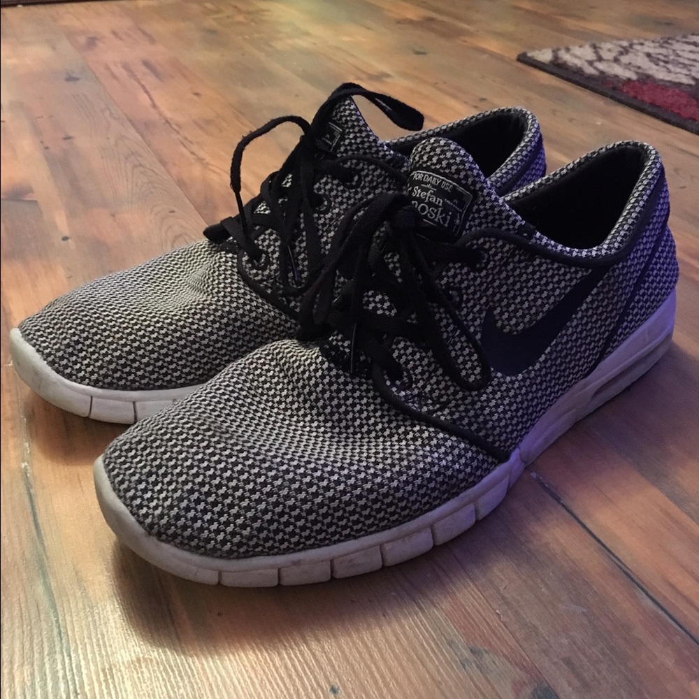 PRICE DROP! Nike Janoski size 10.5