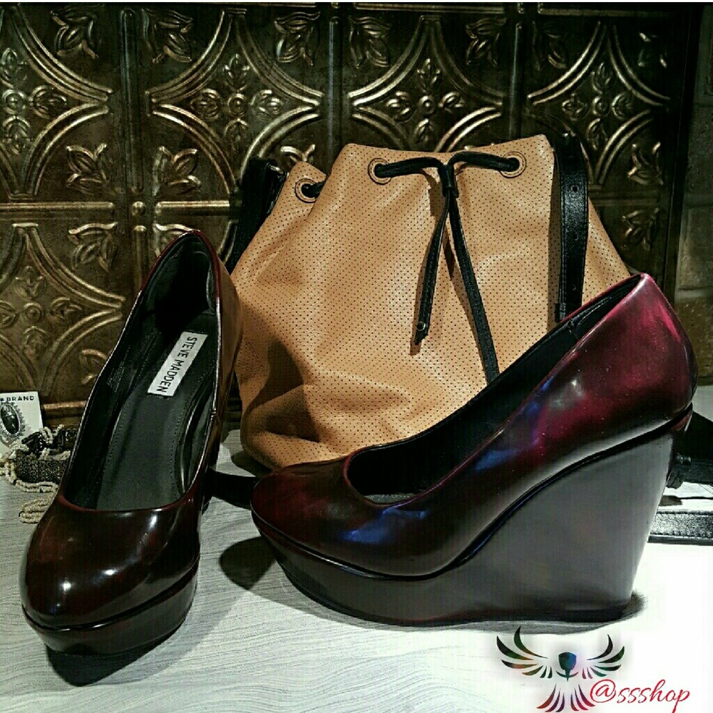Steve Madden Distressed Burgundy wedges