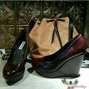 Steve Madden Distressed Burgundy wedges