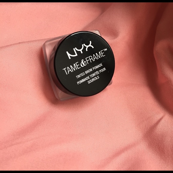 Brow pomade - Picture 1 of 3