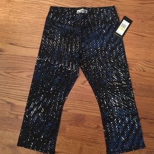 NWT CROPPED WORKOUT LEGGINGS