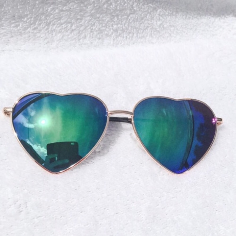 Heart reflective sunnies