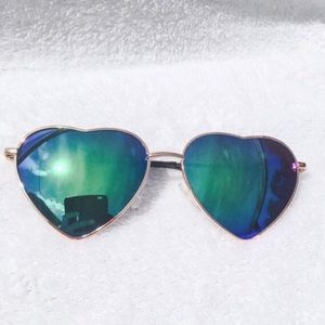 Heart reflective sunnies