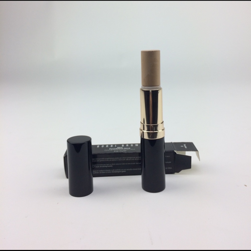 Bobbi Brown Foundation in Porcelain 0