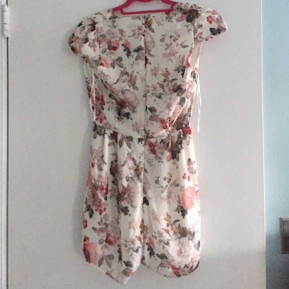 Floral deep V romper - Picture 3 of 4