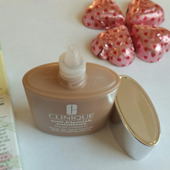 Clinique anti-blemish solutions liquid makeup. - Picture 4 of 4