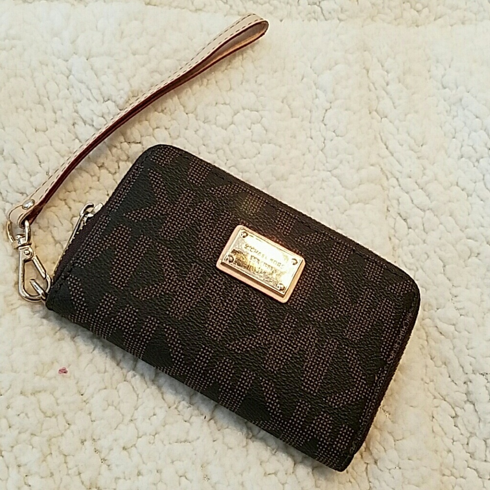 Michael Kors wristlet wallet