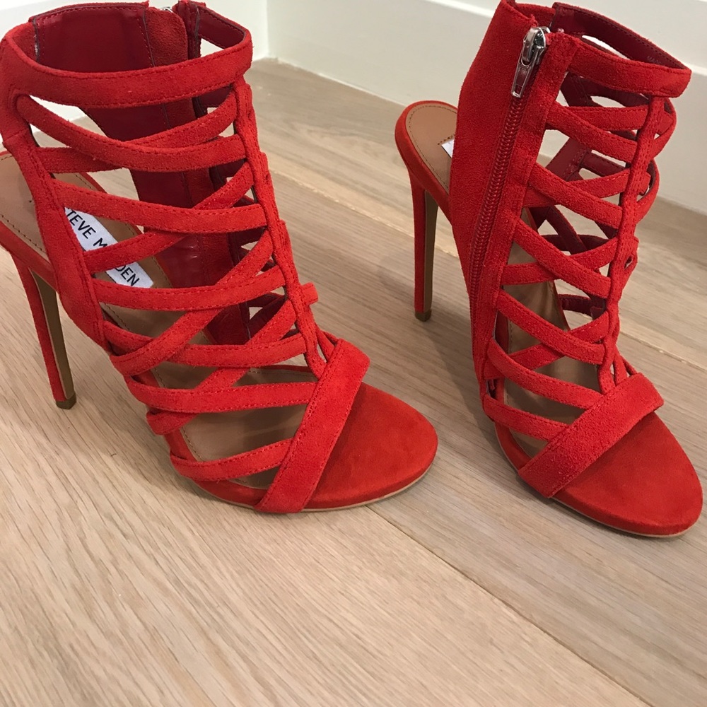 BRAND NEW STEVE MADDEN HEELS SIZE 6.5