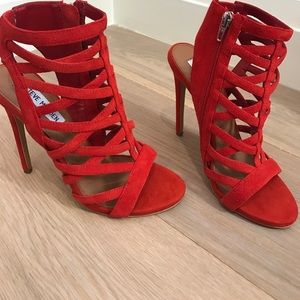 BRAND NEW STEVE MADDEN HEELS SIZE 6.5