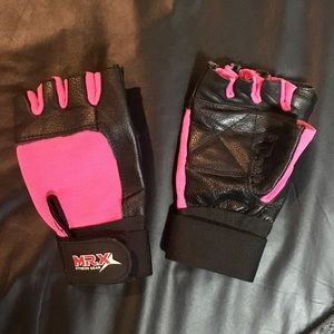Weight lifting / workout gloves