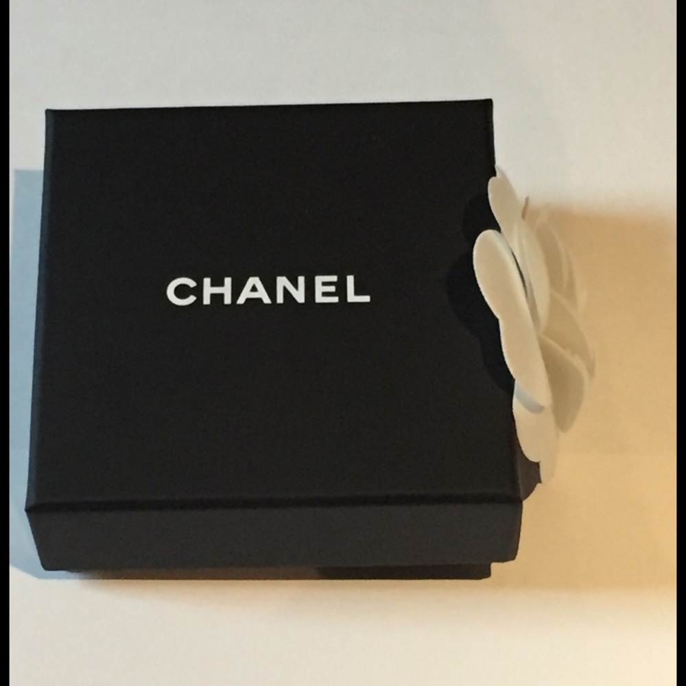 Chanel small box. Includes flower.