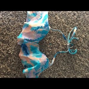JUNIORS PUSH UP FLORAL SWIM TOP. NWOT