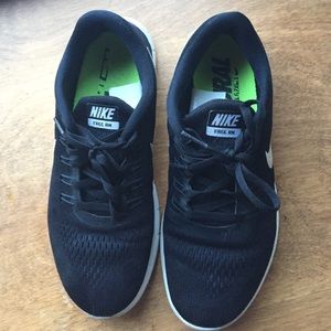 Nike Free Rn Sneakers