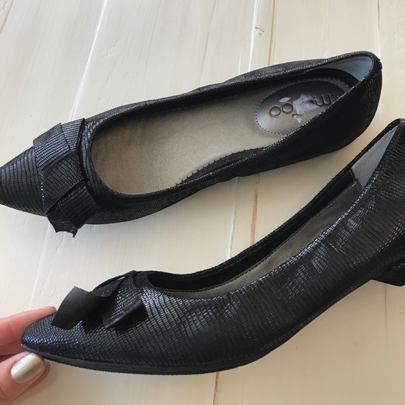 me too Shoes - Black bow pointed toe flats me too Shoes - Black bow pointed toe flats