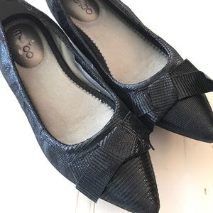 me too Shoes - Black bow pointed toe flats me too Shoes - Black bow pointed toe flats