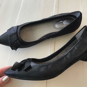 me too Shoes - Black bow pointed toe flats me too Shoes - Black bow pointed toe flats