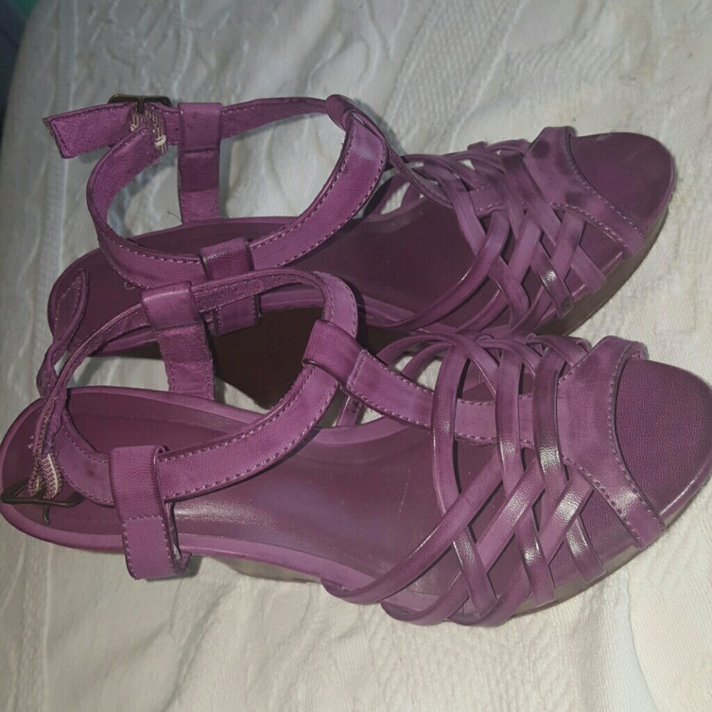 Purple wedged sandals