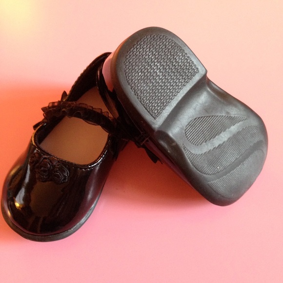 Shiny patent leather Mary Janes w/roses - Picture 3 of 3