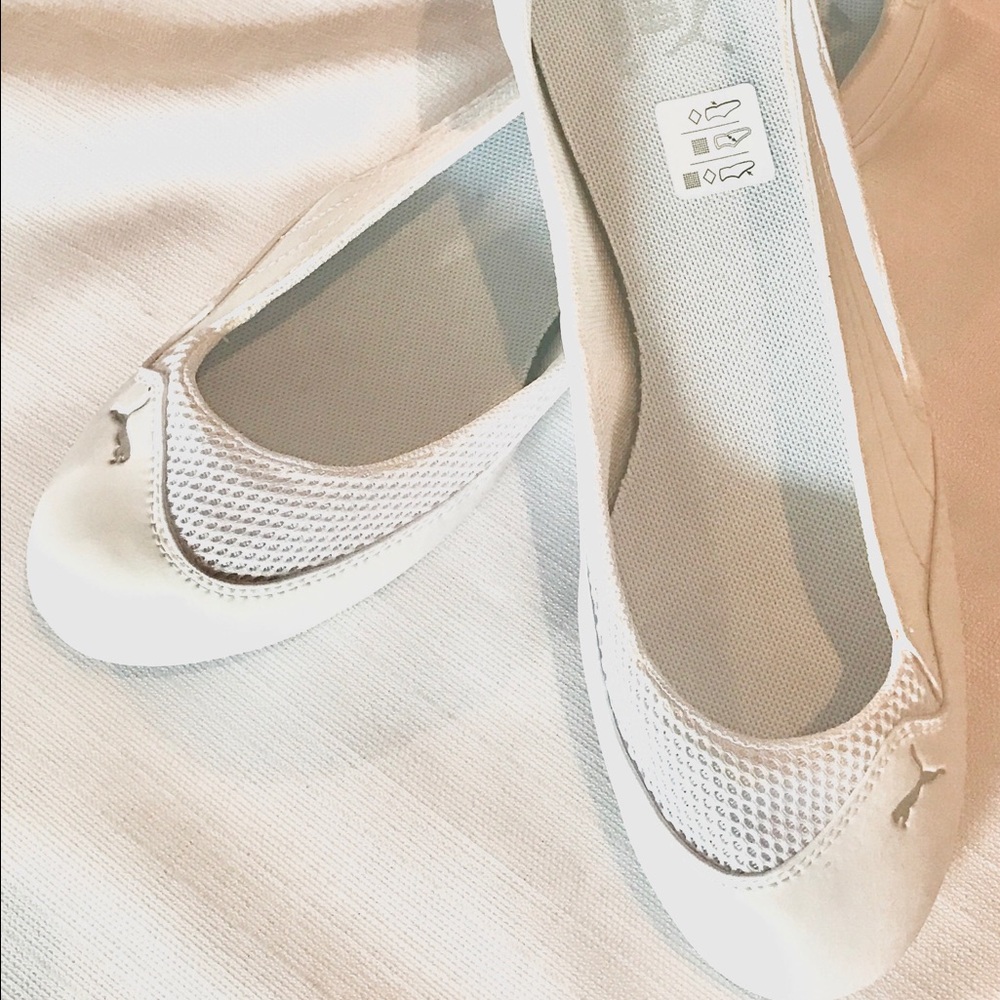 Women's Puma White Flat Size 9 Slip on Shoe