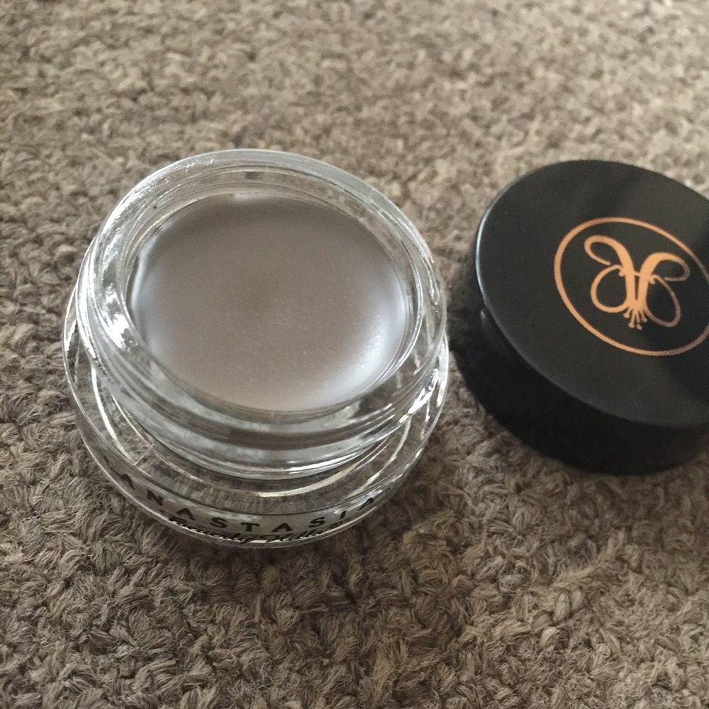 Anastasia Dip Brow Pomade in Medium Brown