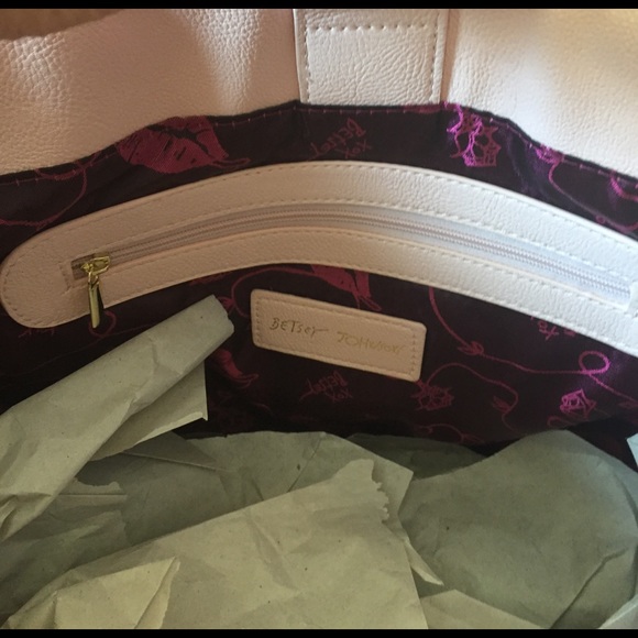 🌺NEW! BETSEY JOHNSON TOTE W/POUCH - Picture 4 of 4