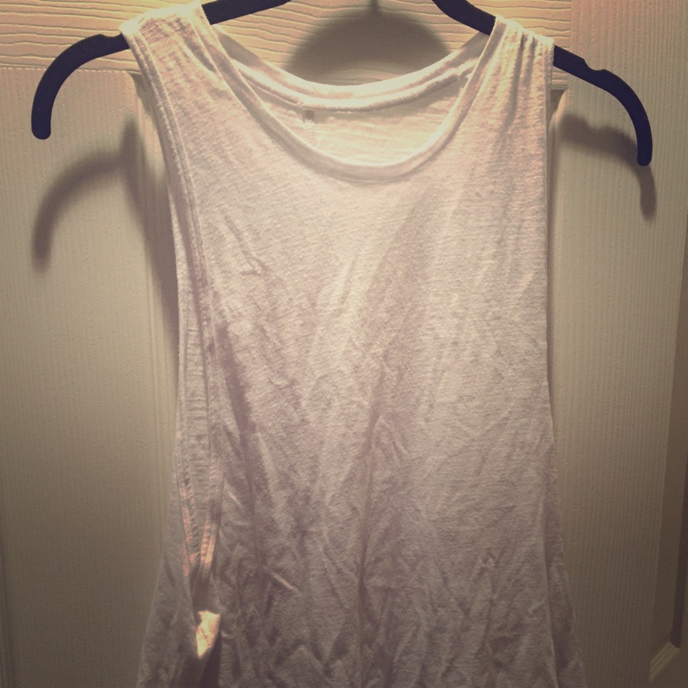 +SOLD+. Alo yoga workout tank size M in white