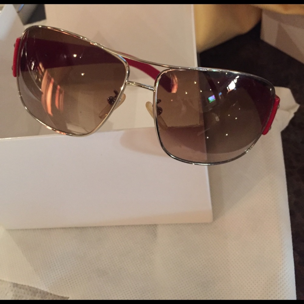 Prada sungalsses