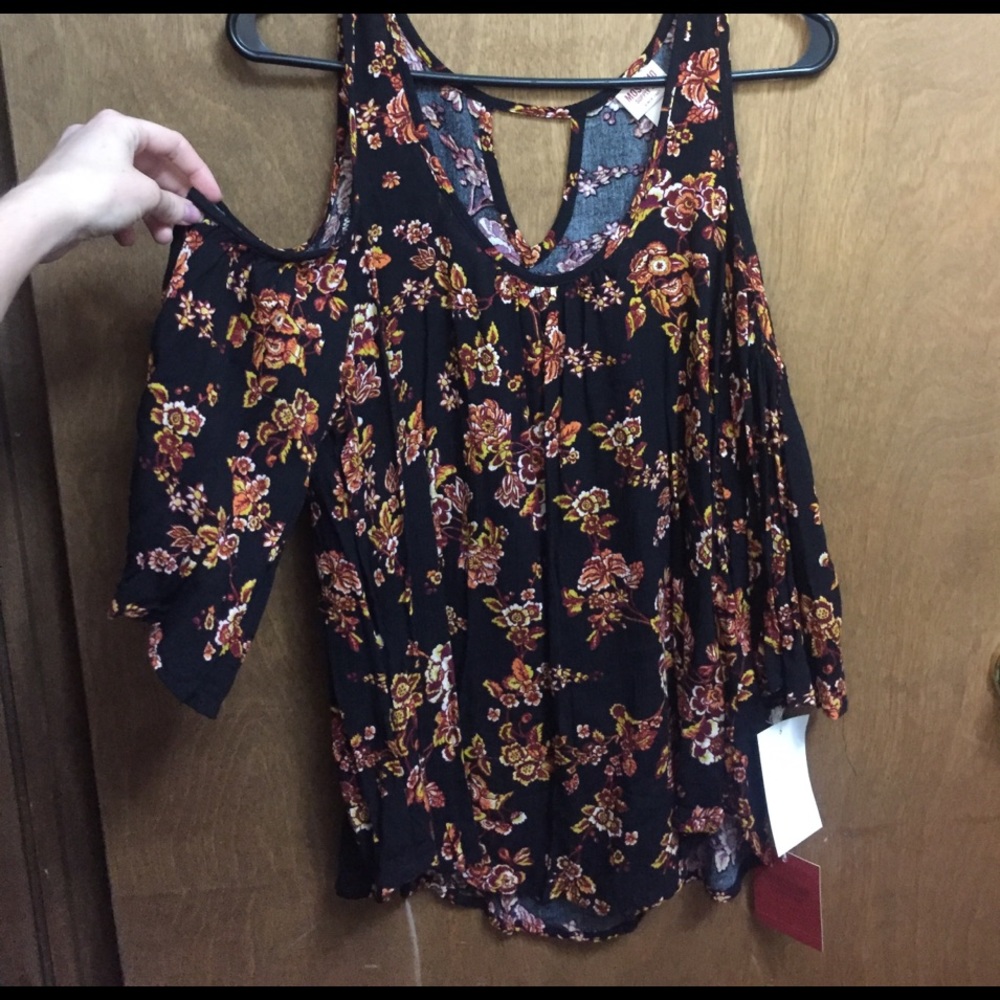 Black floral shoulder cut out flowy top