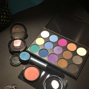 Eyeshadow and blush bundle