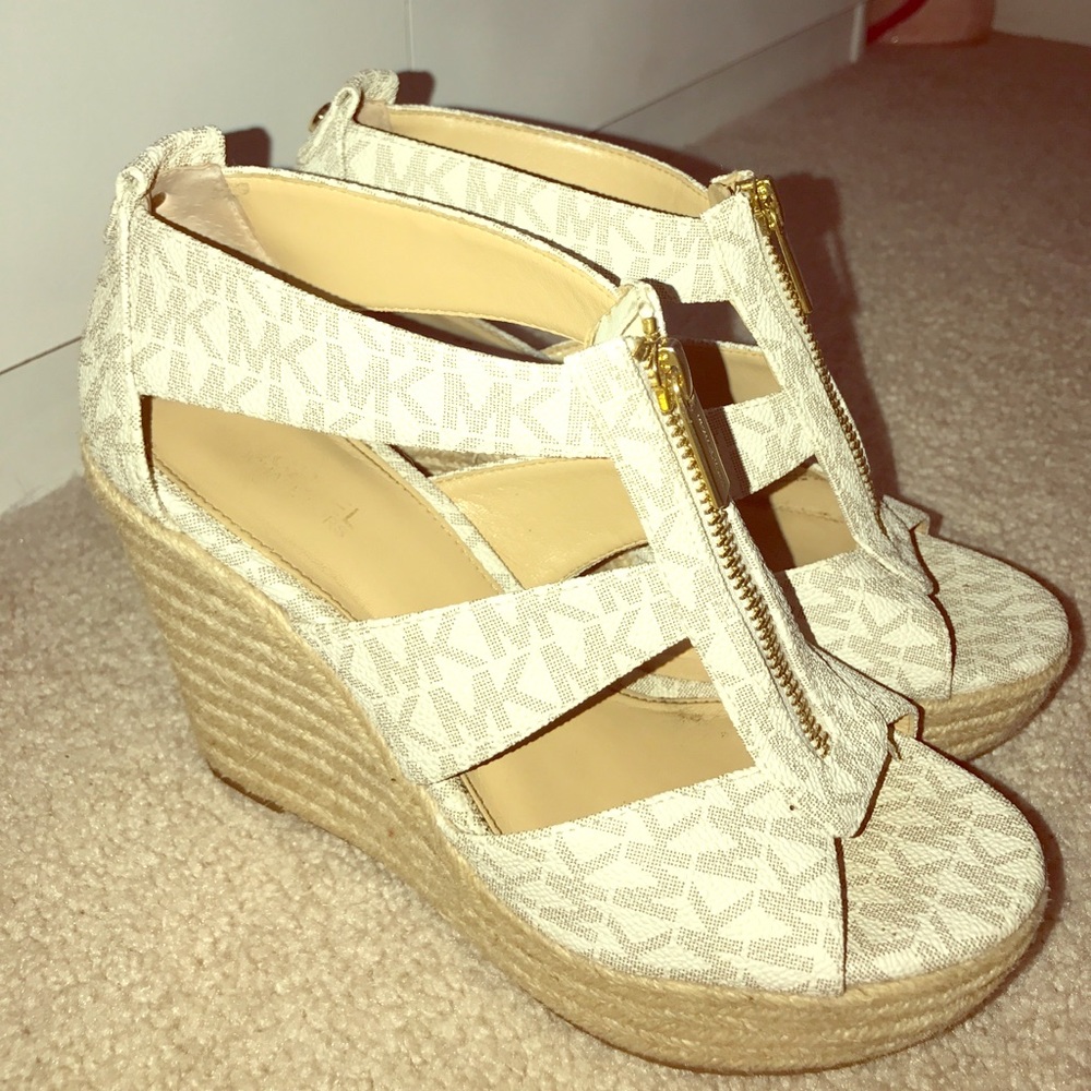 Michael Kors wedges in like new condition!! ❤❤❤❤😻