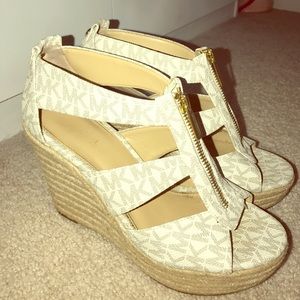 Michael Kors wedges in like new condition!! ❤❤❤❤😻